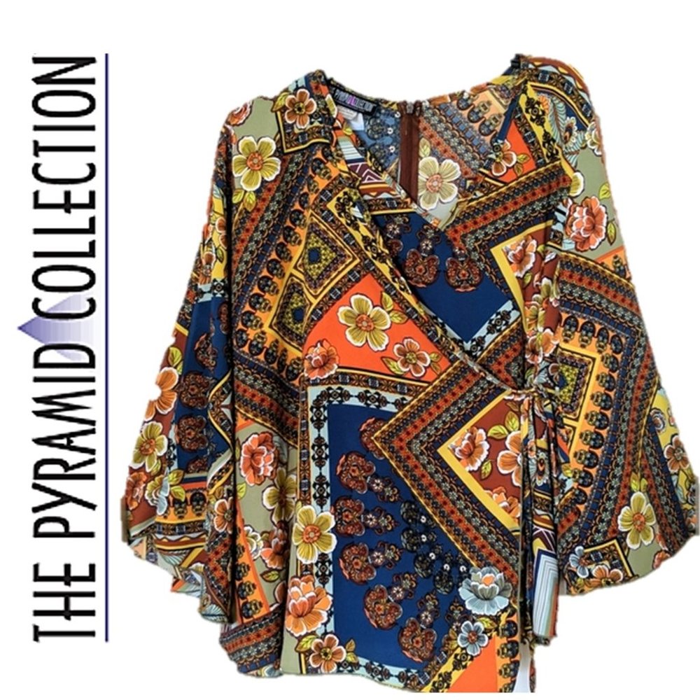 THE PYRAMID COLLECTION WRAP PRINT TOP🌸